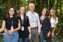 O Diretor de Admissão e Registro, Prof. Washington Braga Filho, e equipe. Fotógrafo Antônio Albuquerque. Acervo Núcleo de Memória.