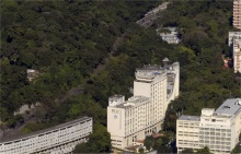 Trecho da Auto-Estrada Lagoa Barra que passa por trás do campus da PUC-Rio. Fotógrafo Nilo Lima. Acervo do Núcleo de Memória.