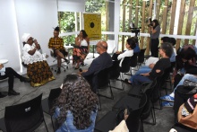 Palestra realizada na sala de reuniões do Departamento de Artes e Design. Fotógrafo Antônio Albuquerque.