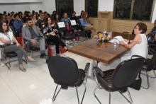 Palestra da profa. Terezinha Féres-Carneiro. Fotógrafo Antônio Albuquerque. 