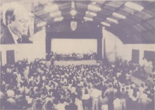 Aspecto do Ginásio Esportivo durante a Aula Magna. Jornal da PUC, abril de 1992.