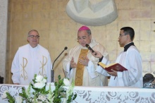 O Reitor Pe. Josafá S.J. e o Arcebispo Dom Orani O.Cist. durante a celebração. Fotógrafo Antônio Albuquerque. Acervo do Núcleo de Memória.