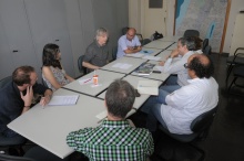 O Prof. Walker e os participantes do Colóquio. Evento realizado na Sala do Decanato do CTCH. Fotógrafo Antônio Albuquerque. Acervo do Núcleo de Memória.