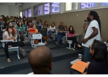 Debate realizado no Auditório F401. Fotógrafo Antônio Albuquerque. Acervo Núcleo de Memória.