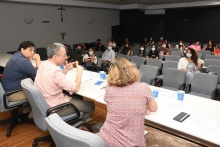 Palestrante e palteia no Auditório Padre Anchieta. Fotógrafo Antônio Albuquerque.