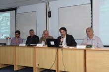 Mesa de abertura com os professores Renato Lessa (JUR), Antonio Pele (JUR) e José Ribas Vieira (JUR). Fotógrafo Antônio Albuquerque.