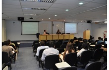 Palestra realizada no Auditório B8. Fotógrafo Antônio Albuquerque. Acervo Núcleo de Memória.