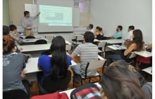 Palestra realizada na sala L772. Fotógrafo Antônio Albuquerque. Acervo Núcleo de Memória.