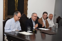O Prof. Ney Dumont, o Reitor Pe. Josafá S.J., o Prof. Tácio Mauro e o Prof. Augusto Sampaio. Fotógrafo Antônio Albuquerque.