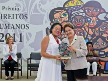 Flávia Pinto com a presidente Dilma Rousseff. Fotógrafo Roberto Stuckert Filho. Foto de divulgação.