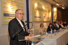 O Prof. Padre Josafá Carlos de Siqueira S.J. em seu discurso na entrega do prêmio. Fotógrafo Weiler Filho. Acervo do Projeto Comunicar.