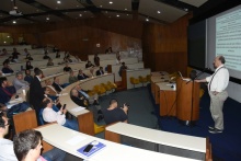 Palestra do Prof. Sandro Sandroni (CIV), no auditório do RDC. Fotógrafo Antônio Albuquerque.