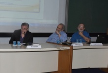 O Prof. Ricardo Ismael, o Economista Manuel Thedim e o Prof. Sergio Besserman (ECO), no auditório do RDC. Fotógrafo Antônio Albuquerque.