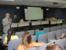 Mesa de abertura com os professores Luiz Felipe Guanaes (diretor do NIMA), Fernando Walcacer (vice-diretor do NIMA) e Alice Abreu (UFRJ). Fotógrafo Antônio Albuquerque. Acervo do Núcleo de Memória.