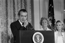 O Presidente Nixon ao renunciar à presidência dos Estados Unidos.
