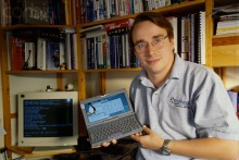 Linus Torvald e o sistema Linux.