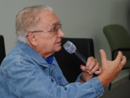 Prof. Hilton Japiassu. Fonte: site filosofiaemvideo.com.br