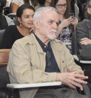 O prof. Roberto DaMatta na plateia do evento. Fotógrafo Antônio Albuquerque.