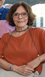 A profa. Angela Paiva, em 2022. Fotógrafo Antônio Albuquerque.