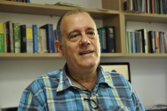 Prof. Paulo Henriques Britto. Fotógrafa  Isabella Lacerda. Acervo Comunicar.
