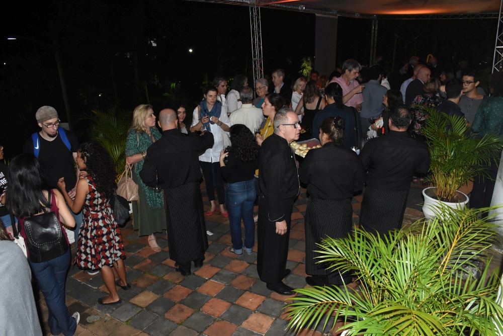 Coquetel comemorativo da assinatura do convênio, realizado no Solar Grandjean de Montigny. Fotógrafo Antônio Albuquerque.