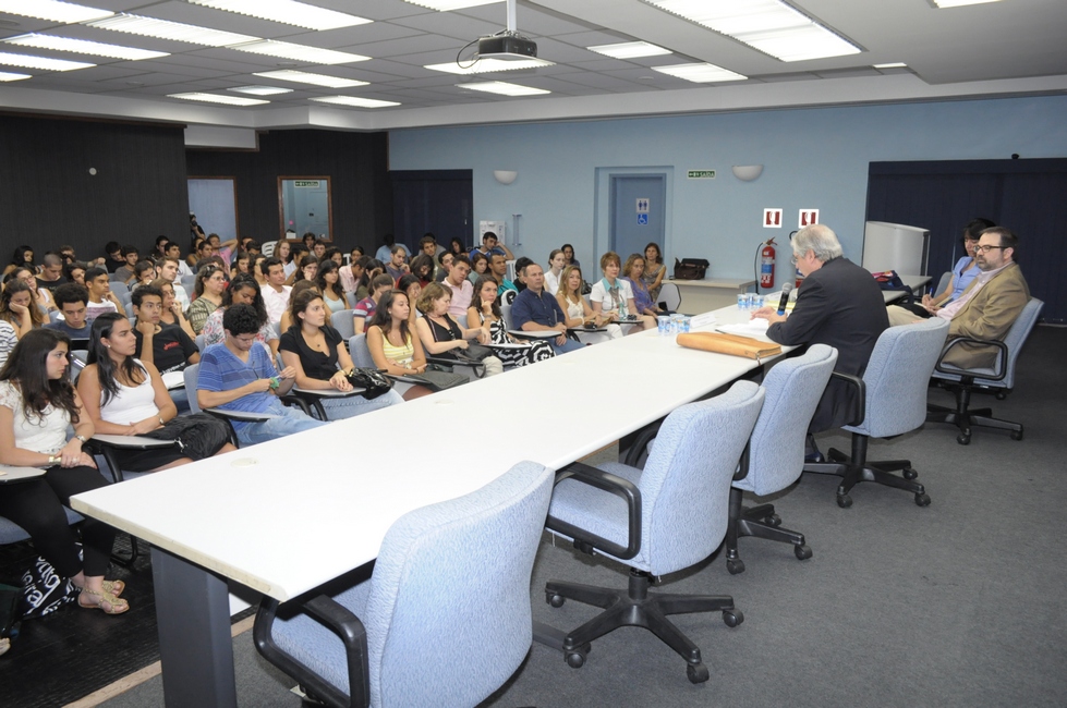 Evento realizado no Auditório Padre Anchieta. Fotógrafo Antônio Albuquerque. Acervo do Núcleo de Memória.