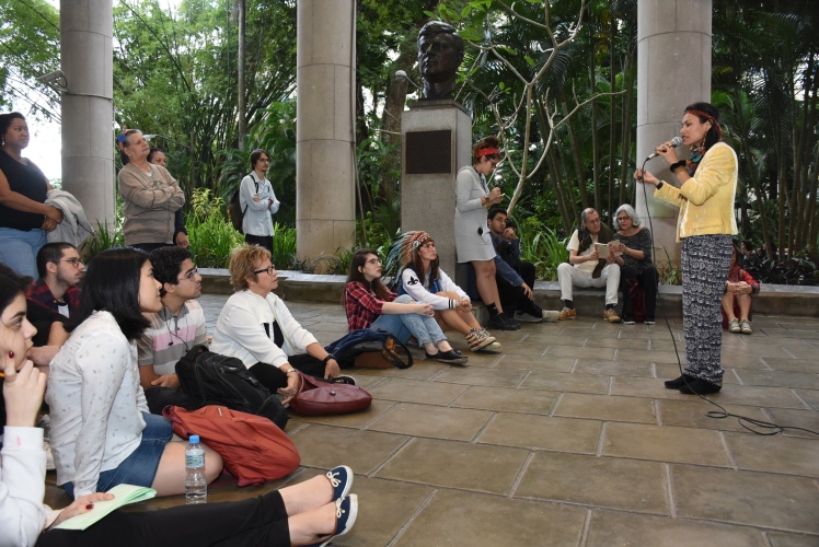 Encontro realizado nos pilotis da Ala Kennedy. Fotógrafo Antônio Albuquerque.