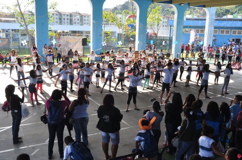 Apresentação de uma das atividades com os alunos do projeto. Fotógrafo Jorge Paulo. Acervo do Projeto Comunicar.