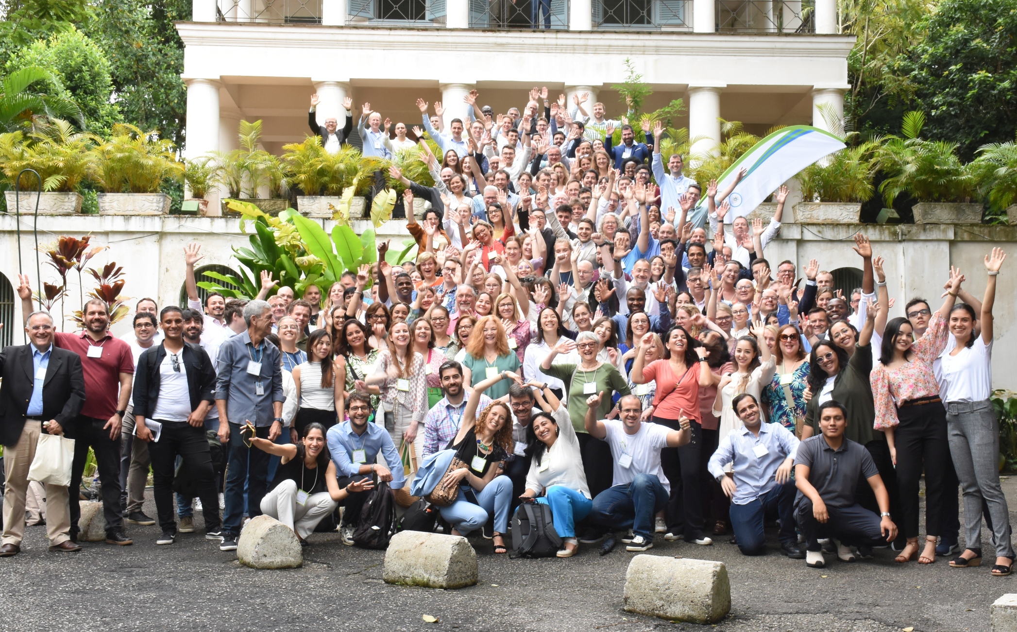 Participantes da Conferência, em frente ao Solar Grandjean de Montigny. Fotógrafo Antônio Albuquerque.