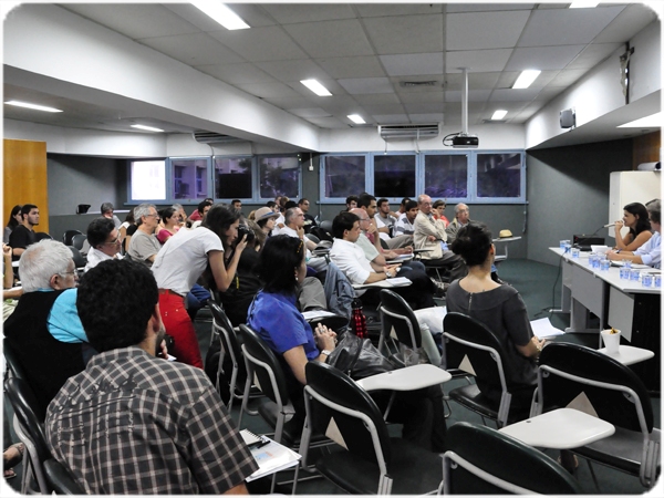 Audiência durante evento. Fotógrafa Lígia Lopes. Acervo do Portal PUC-Rio Digital.