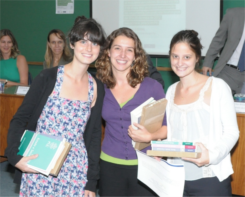 Juliana Streva, Fernanda Pradal e Maria Izabel Varella. Fotógrafo Antônio Albuquerque. Acervo do Núcleo de Memória.