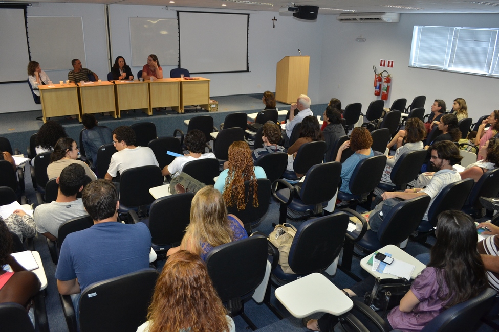 Debate realizado no Auditório B8. Fotógrafo Antônio Albuquerque. Acervo do Núcleo de Memória.