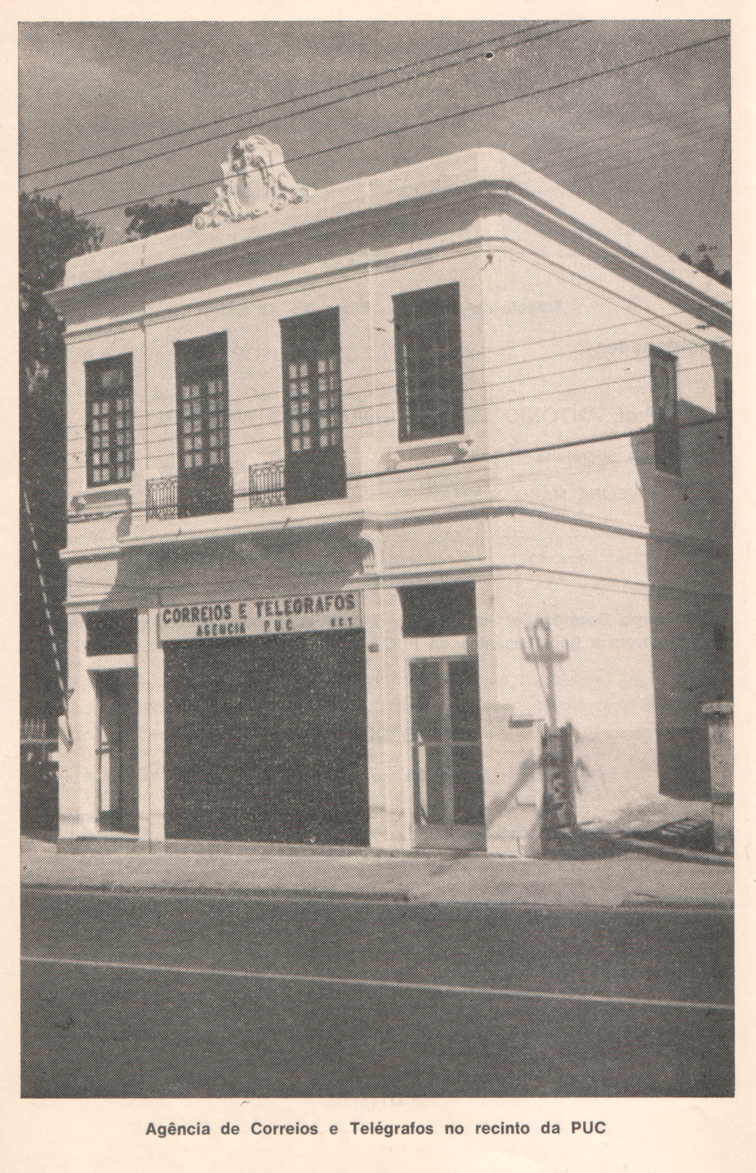 Vista da Agência dos Correios a partir da rua Marquês de São Vicente.
