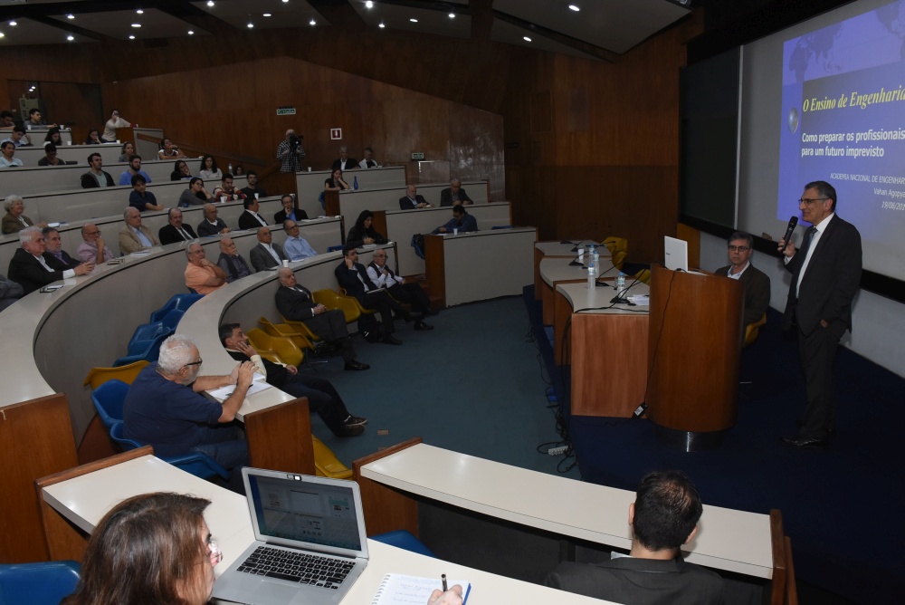 Palestra com o Prof. Vahan Agopyan, no auditório do RDC. Fotógrafo Antônio Albuquerque.