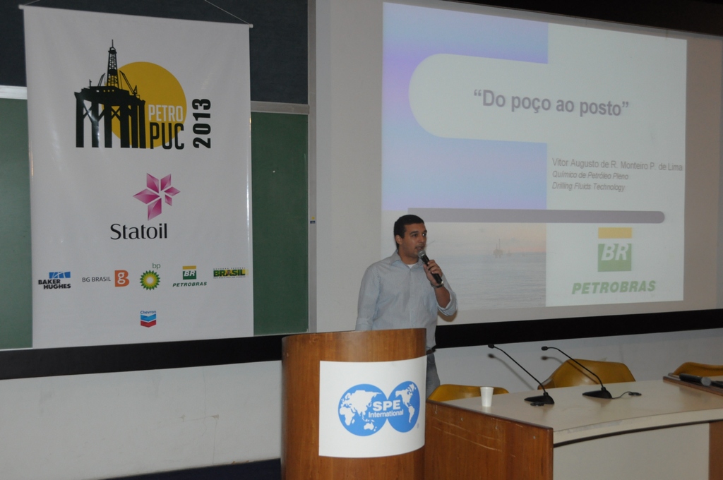 Uma das palestras no Auditório do RDC. Fotógrafo Antônio Albuquerque. Acervo do Núcleo de Memória.
