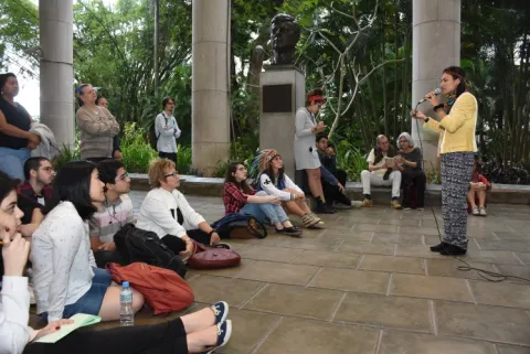 Encontro realizado nos pilotis da Ala Kennedy. Fotógrafo Antônio Albuquerque.