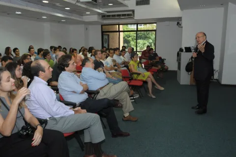 Palestra do ex-Ministro Maílson da Nóbrega. Fotógrafo Antônio Albuquerque. Acervo do Núcleo de Memória.