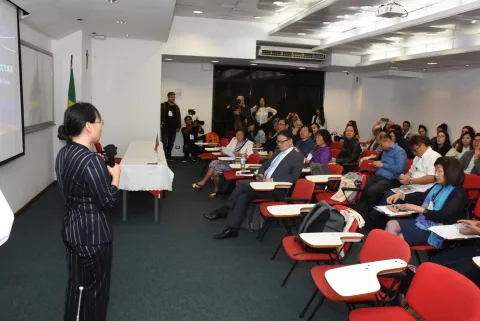 Abertura do evento, com a profa. Qiao Jianzhen, do Instituto Confucius. Fotógrafo Antônio Albuquerque.