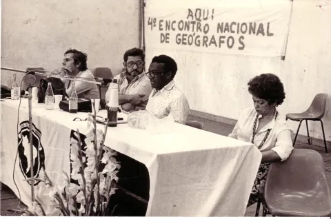 Palestra do prof. Milton Santos. Fotógrafo Antônio Albuquerque.