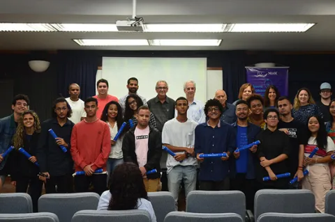 Formatura no auditório Padre Anchieta. Fotógrafa Catarina Kreischer. Acervo Comunicar.