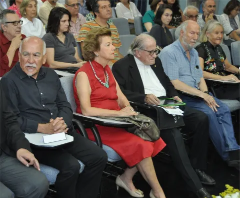 Os Professores Khosrow Ghavami (CIV), Ana Maria Tepedino (TEO), Pe. Jesus Hortal S.J. (TEO), George Svetlichny (MAT) e Heidrun Krieger (LET). Fotógrafo Antônio Albuquerque. Acervo do Núcleo de Memória.