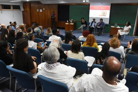 Palestra de  Wole Soyinka. Fotógrafo Antônio Albuquerque.