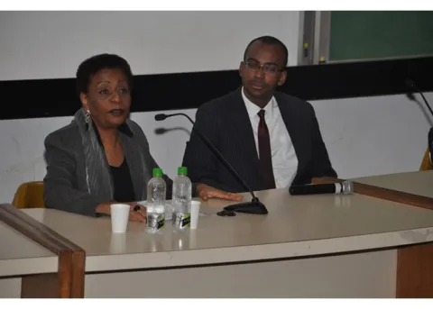 A juíza Ivone Caetano, no Auditório do RDC. Fotógrafo Bruno Pavão. Acervo Projeto Comunicar.