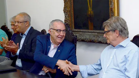 O prof. Bergmann, o prof. Leonardo Lima Gomes, o Reitor pe. Josafá S.J. e o prof. Paulo César Motta. Fotógrafa Larissa Gomes. Acervo Comunicar.