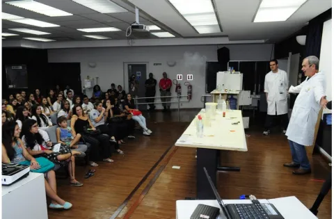 Aula-show de Química, no Auditório Padre Anchieta. Fotógrafo Antônio Albuquerque. Acervo Núcleo de Memória.