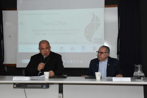 O Cardeal Dom Orani Tempesta, O. Cist., e o Reitor Pe. Josafá Carlos de Siqueira S.J., na abertura do evento. Fotógrafo Antônio Albuquerque.