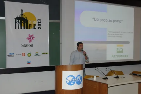 Uma das palestras no Auditório do RDC. Fotógrafo Antônio Albuquerque. Acervo do Núcleo de Memória.