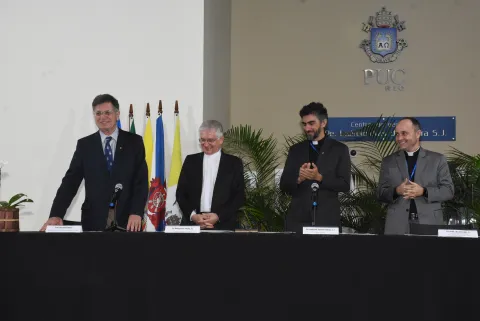 Evento realizado nos pilotis do Edifício Pe. Laércio Dias de Moura S.J.. Fotógrafo Antônio Albuquerque.