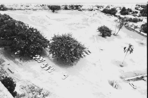 Vista do alto do terreno quase vazio. 1980. Fotógrafo Antônio Albuquerque.