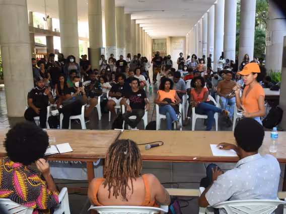 Evento nos pilotis do Edifício da Amizade. Fotógrafo Antônio Albuquerque.